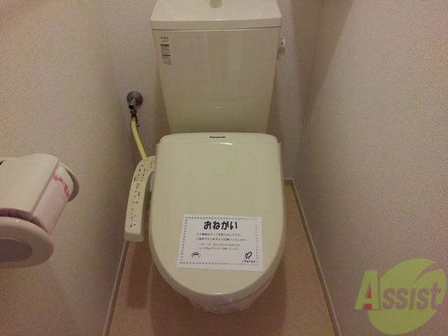 トイレ　こちらはトイレです。清潔感があり、安心して使用できます。