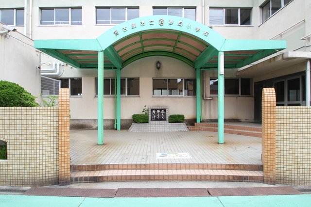 小学校　名古屋市立春岡小学校（小学校）まで600m