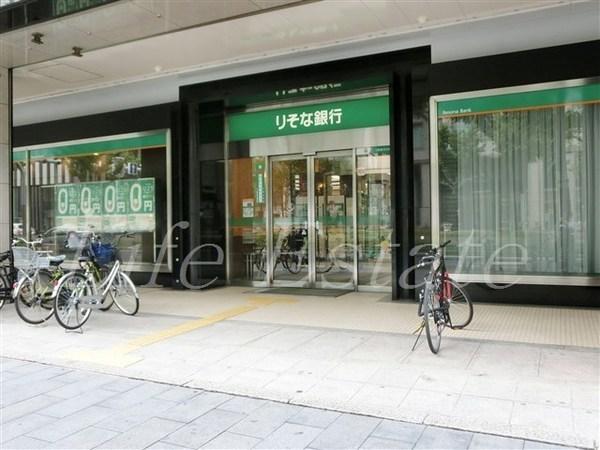 銀行　りそな銀行御堂筋支店（銀行）まで331m