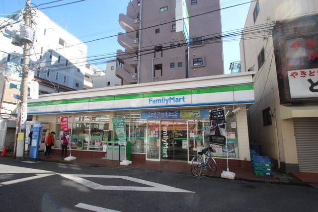コンビニ　ファミリーマート新丸子駅東店（コンビニ）まで83m
