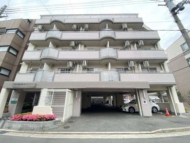建物外観　敷地内に駐輪場があります♪