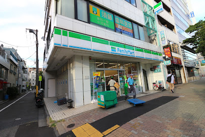 コンビニ　ファミリーマート木場五丁目店（コンビニ）まで443m