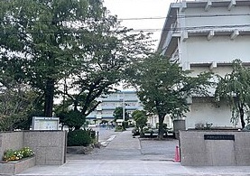 小学校　戸田市立新曽北小学校（小学校）まで1066m