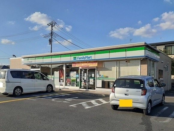 コンビニ　ファミリーマート東松山高坂店（コンビニ）まで450m