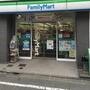 コンビニ　ファミリーマート世田谷山下店（コンビニ）まで305m