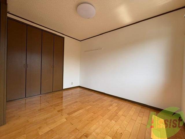 バス・シャワールーム　こちらはバスルームになります。追い焚き機能付です。