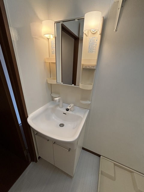 洗面設備　別部屋参考写真です