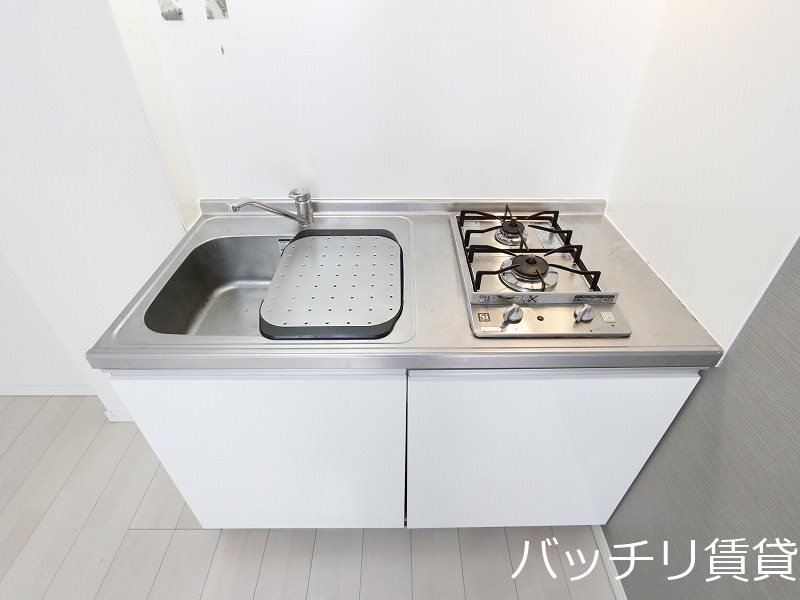 キッチン　別号室タイプの為、現状を優先致します。