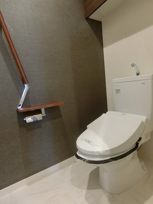 トイレ　※同施工会社　参考写真