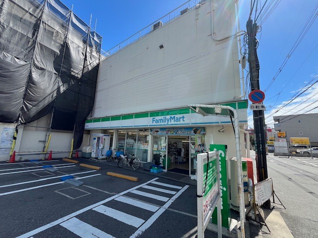 コンビニ　ファミリーマート 豊中本町店（コンビニ）まで144m