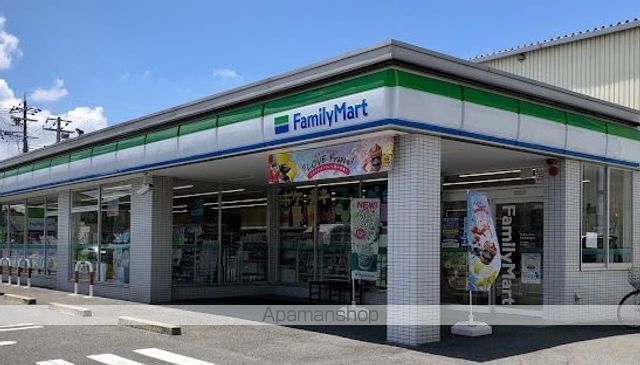 コンビニ　ファミリーマート（コンビニ）まで382m