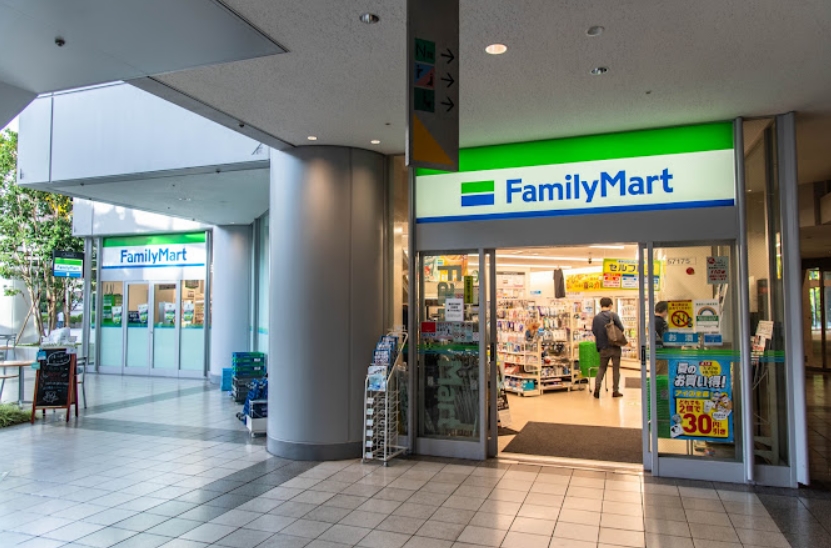 コンビニ　ファミリーマートシーバンスア・モール店（コンビニ）まで629m