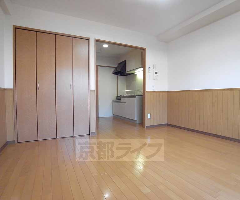 居室・リビング　広々した室内です。