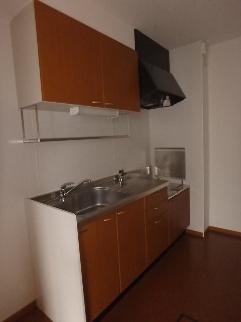 キッチン　反転した間取りの室内写真です
