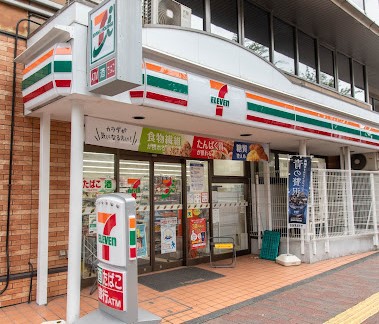 コンビニ　セブン－イレブン港区芝浦１丁目店（コンビニ）まで222m