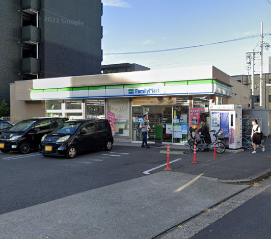 コンビニ　ファミリーマート 千種本山店（コンビニ）まで698m