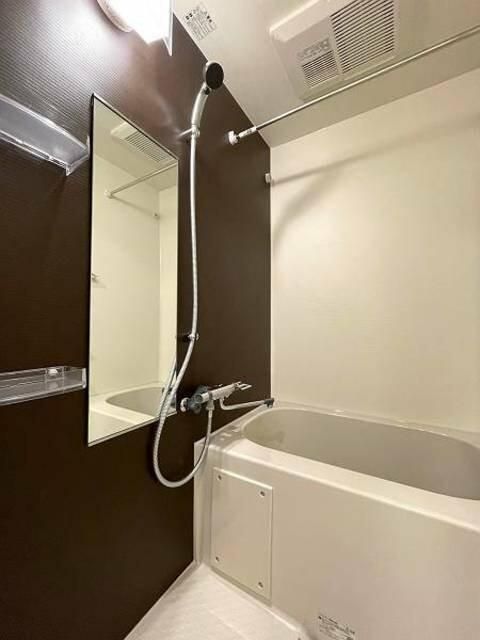 バス・シャワールーム　別部屋反転写真