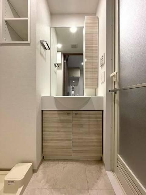 洗面設備　別部屋反転写真