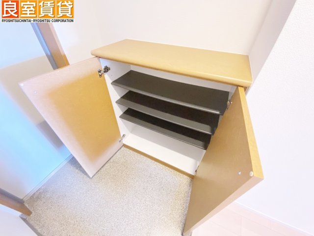 玄関　シューズボックス付き