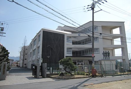 中学校　大東市立南郷中学校（中学校）まで877m
