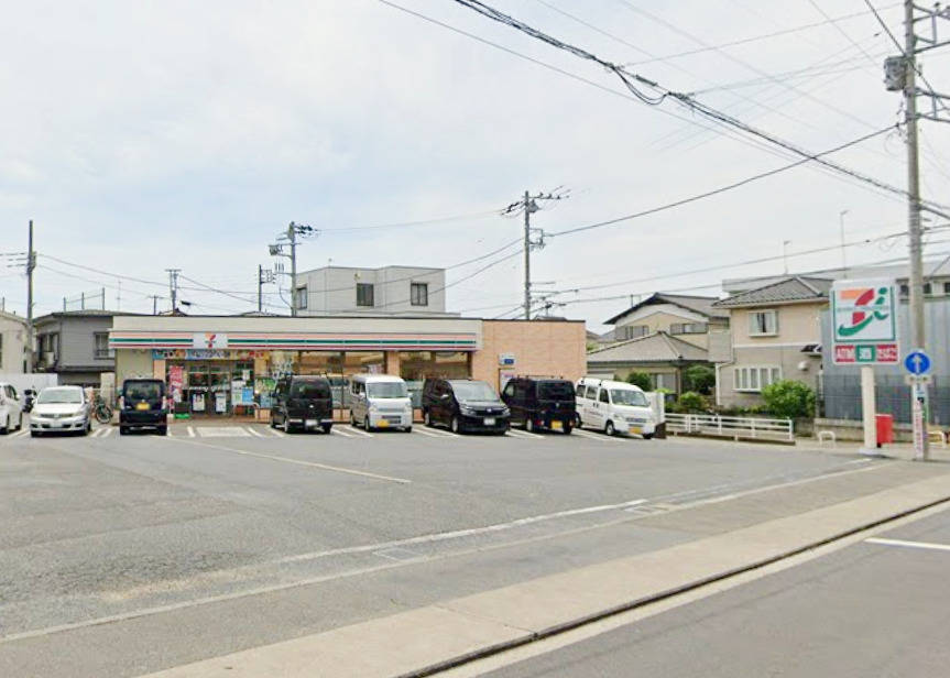 コンビニ　セブンイレブン（コンビニ）まで272m