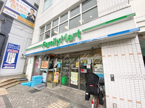 コンビニ　ファミリーマート 横須賀中央西口店（コンビニ）まで618m