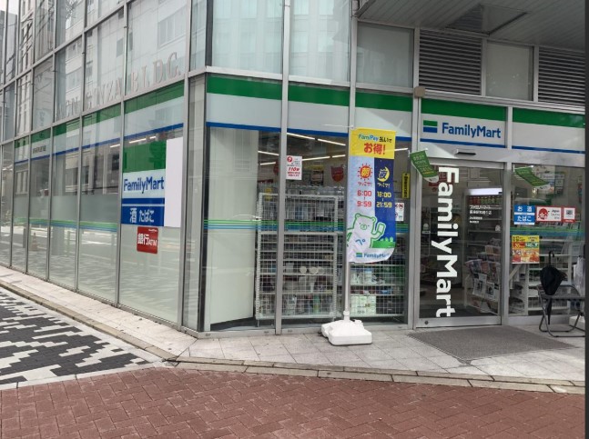 コンビニ　ファミリーマート銀座三丁目店（コンビニ）まで139m