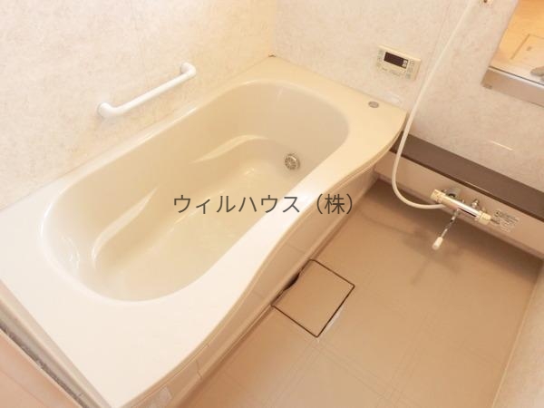 バス・シャワールーム　浴室乾燥機、追焚機能付の広々バスルーム！