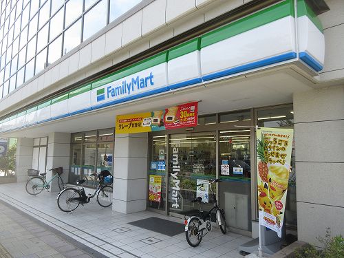 コンビニ　ファミリーマート 板橋赤塚新町三丁目店（コンビニ）まで204m