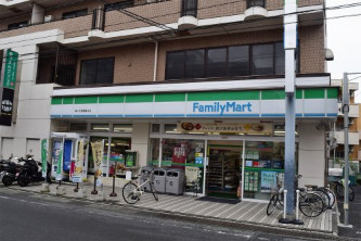コンビニ　ファミリーマート 向ケ丘遊園南口店（コンビニ）まで463m
