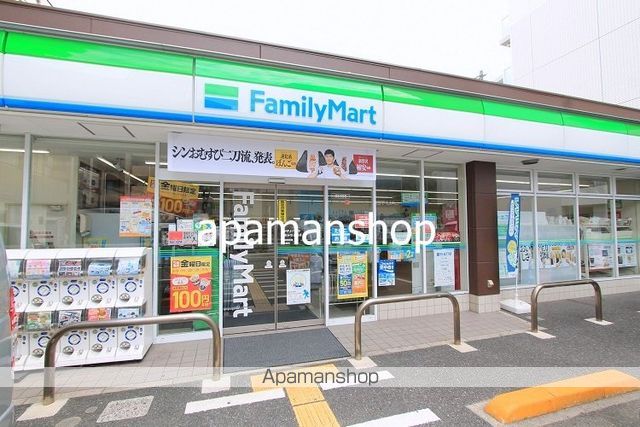 コンビニ　ファミリーマート（コンビニ）まで150m