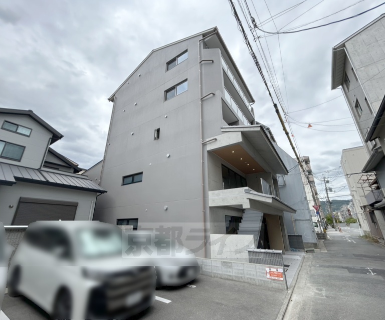建物外観　・建築中