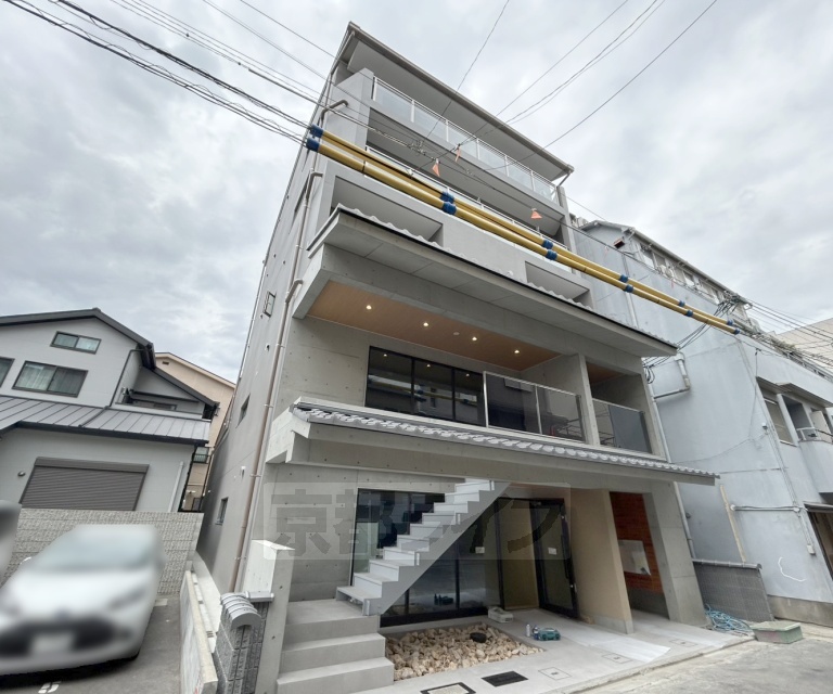 建物外観　・建築中