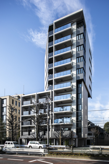 建物外観　外苑西通り沿い、オンとオフ両面の充実化が実現。