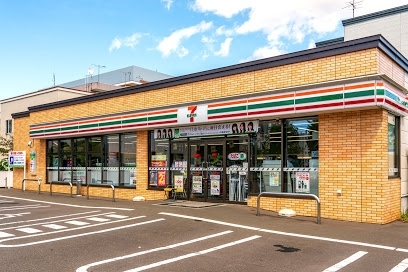 コンビニ　セブンイレブン札幌北11条東3丁目店（コンビニ）まで134m