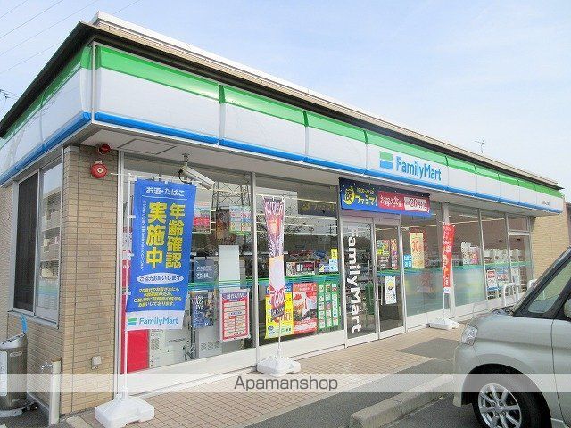 コンビニ　ファミリーマート（コンビニ）まで620m