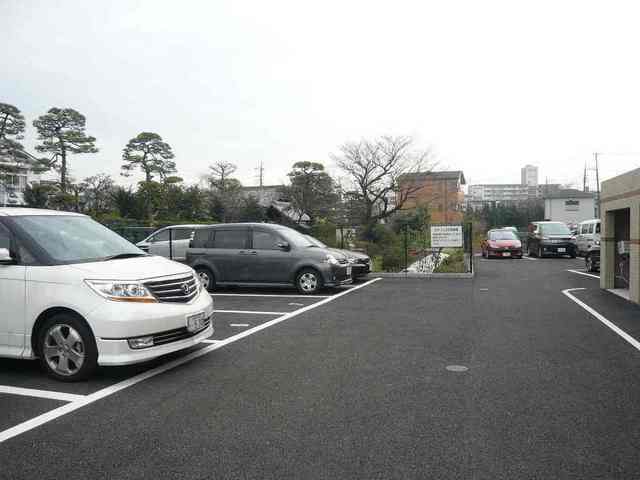 駐車場　平置き駐車場有ります