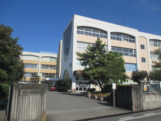 中学校　若松原中学校（中学校）まで850m