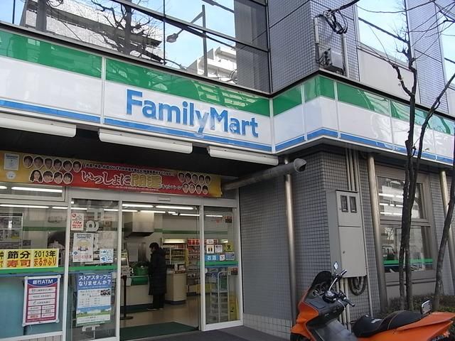 コンビニ　ファミリーマート（コンビニ）まで98m
