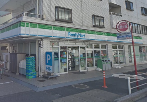 コンビニ　ファミリーマート　浦和白幡店（コンビニ）まで821m