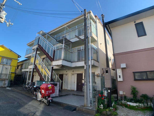 建物外観　居住者専用のごみ置き場があります！