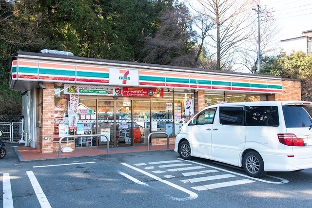 コンビニ　セブンイレブン日の出西平井店（コンビニ）まで629m