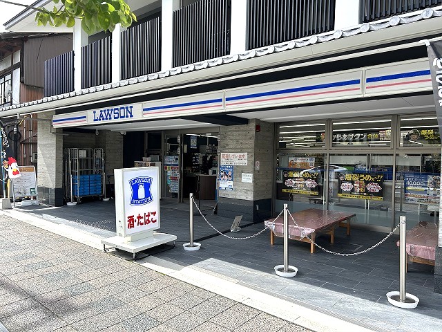 コンビニ　ローソン東山三条店（コンビニ）まで178m