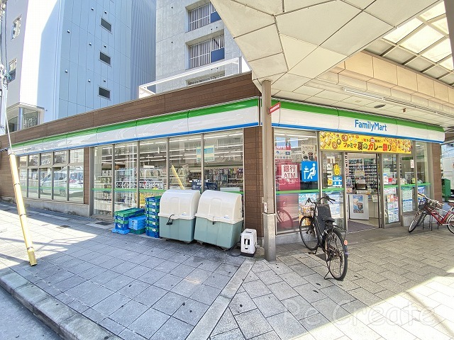 コンビニ　ファミリーマート内久宝寺町四丁目店（コンビニ）まで76m