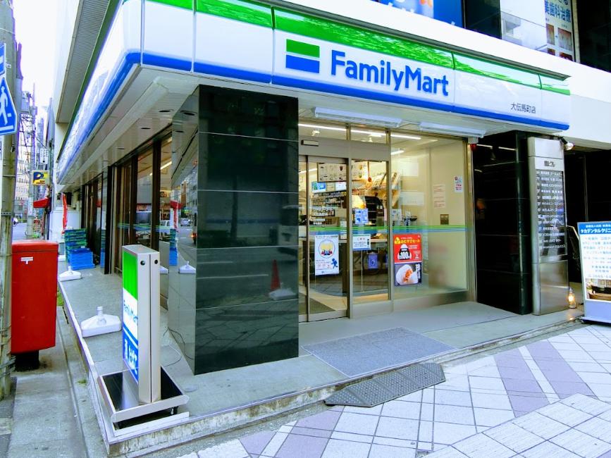 コンビニ　ファミリーマート 大伝馬町店（コンビニ）まで144m