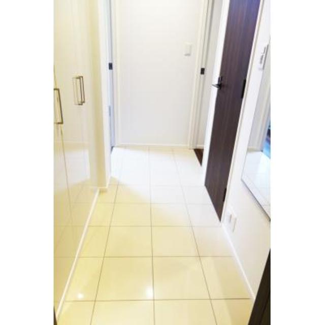 玄関　※写真は同タイプ住戸です。