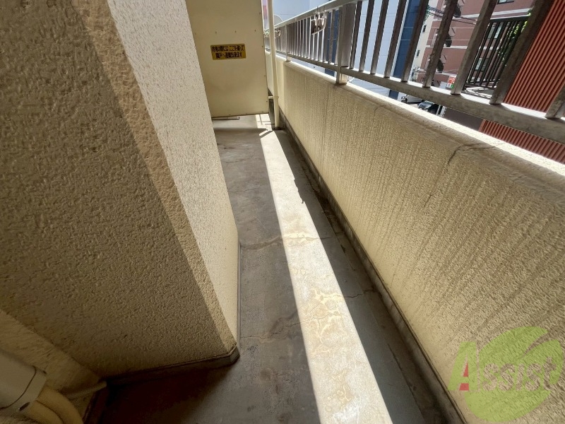 バルコニー　嬉しい南向きバルコニーのお部屋です！明るいですね。