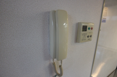 セキュリティ　来客の際も安心のインターホン付き。