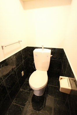 トイレ　アクセントのあるおしゃれなトイレです。