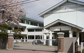 小学校　東松山市立松山第一小学校（小学校）まで331m